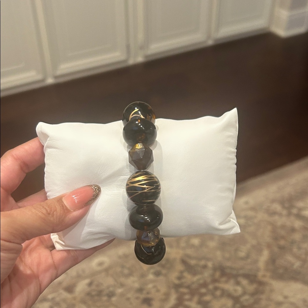 Elegant Black and Gold Beaded Bracelet